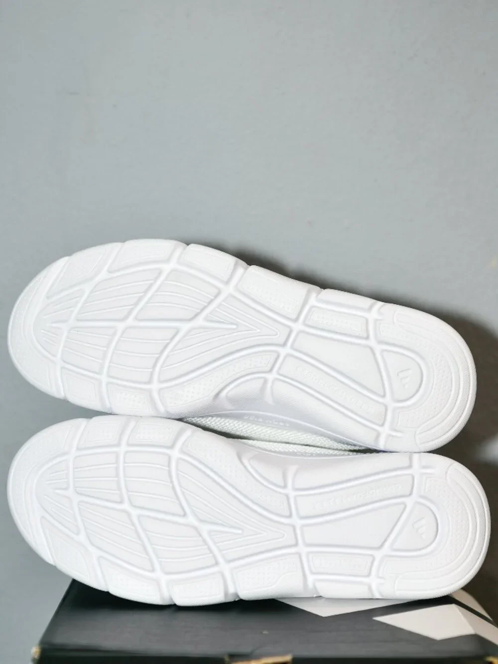 adidas Women's Cloudfoam Flex Sneaker